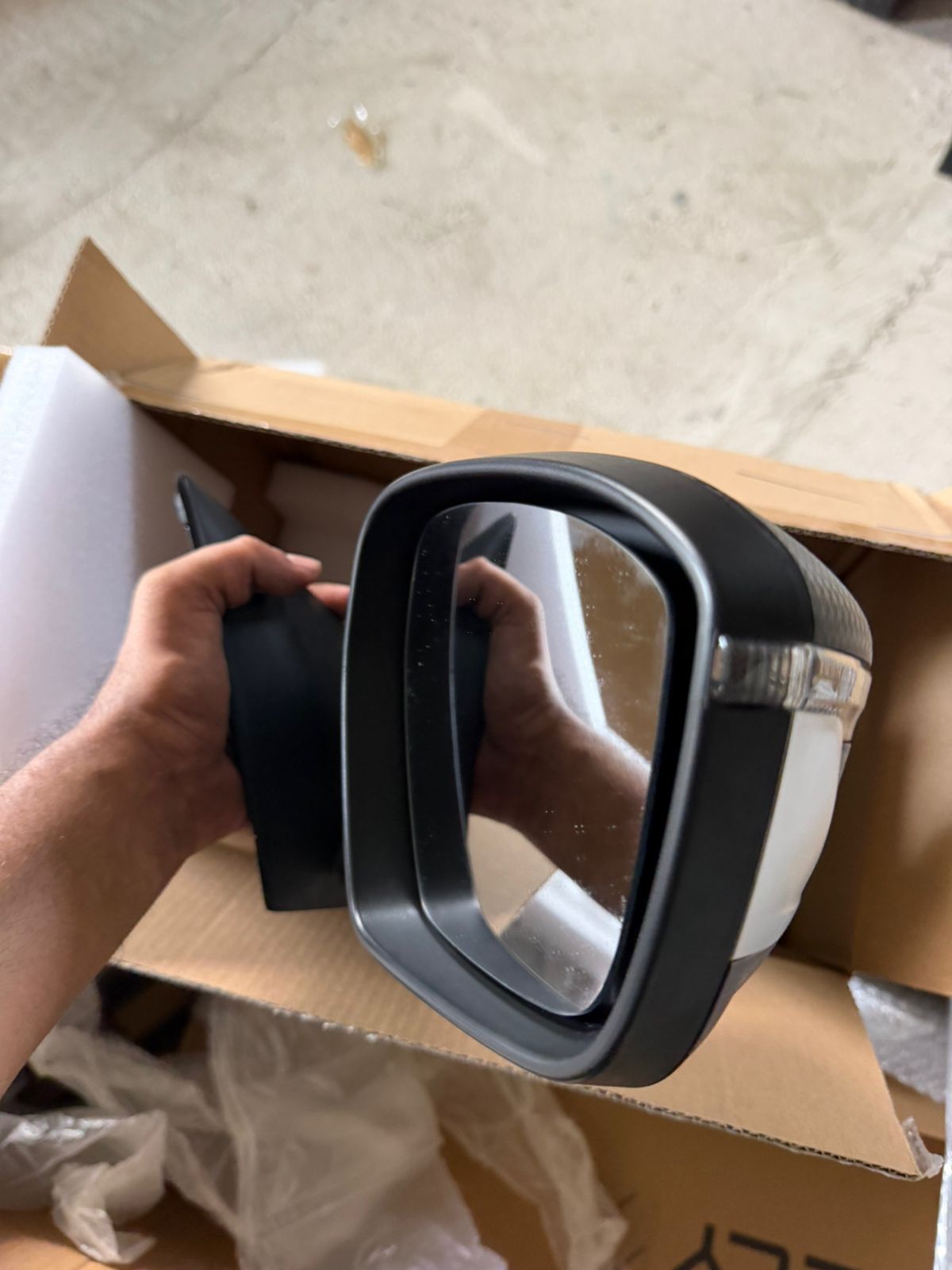 Retrovisor derecho Geely Coolray